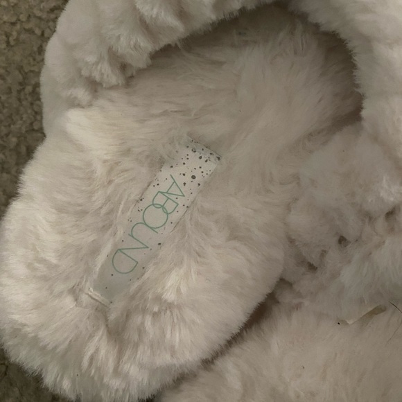 White Fuzzy House Slippers - Picture 3 of 3